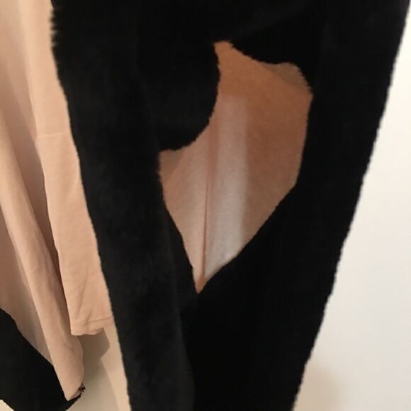 Romans Faux Fur lined Uni pocket arm hole poncho - Picture 7 of 8